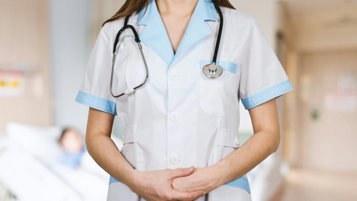 A nurse providing care to a patient in their home